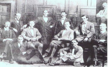 Cecil Compton Paterson's pupils at Alexandersfontein. Paterson appears in the inset (top right)