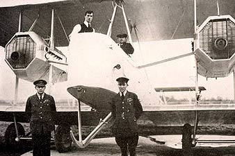 Sirs Pierre van Ryneveld (left) and Christopher Quintin-Brand and crew, stand in front of the Silver Queen before departing. (Brooklands Museum collection)