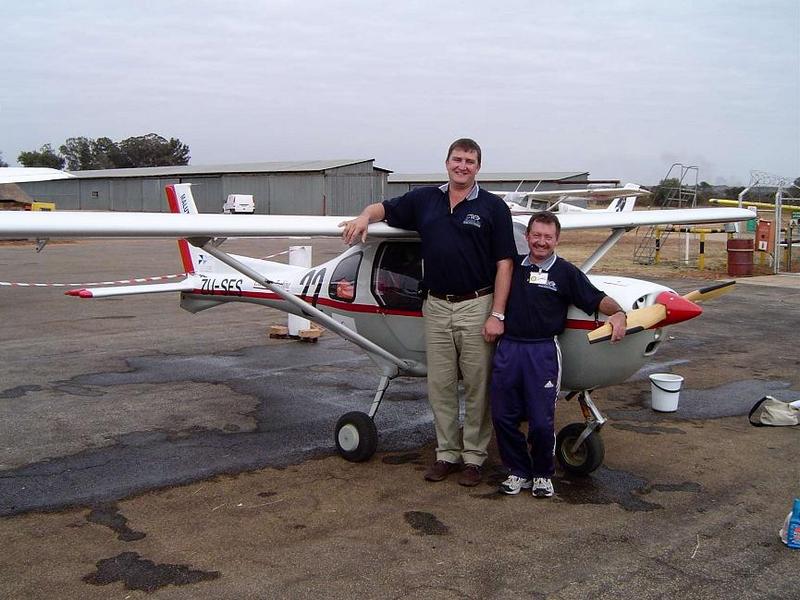 Roaul du Plessis & Dawid Viljoen - spot the team member that cleans the top of the wings Roaul du Plessis & Dawid Viljoen - spot the team member that cleans the top of the wings